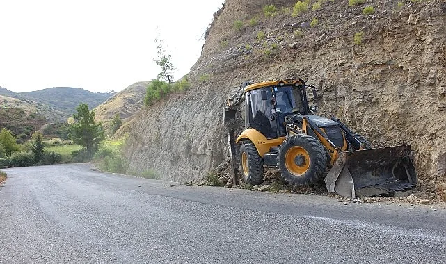 Antalya Büyükşehir Belediyesi, kış mevsimi öncesinde kırsal yollarda bakım-onarım çalışmalarına