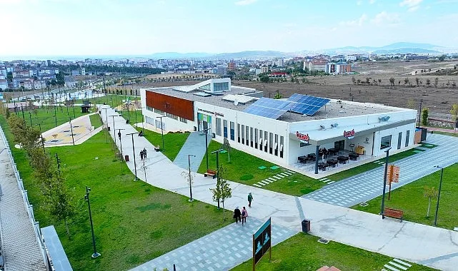 Kocaeli Büyükşehir Belediyesi’nin millet bahçelerinde inşa ettiği kütüphaneler, dünyanın en