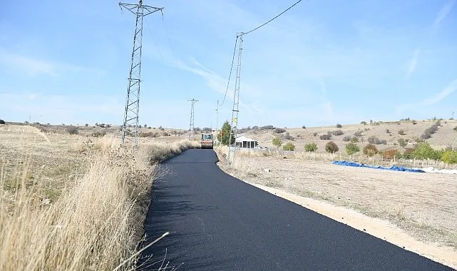 Kahramankazan Belediyesi, ilçe genelinde başlattığı asfalt seferberliğini aralıksız sürdürüyor.
