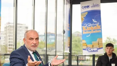 Canik Belediye Başkanı İbrahim Sandıkçı, ‘Kütüphanede Kuşak Buluşmaları’ programıyla gençleri