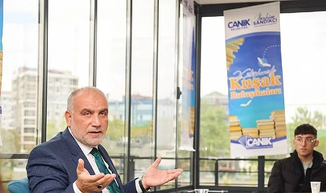 Canik Belediye Başkanı İbrahim Sandıkçı, ‘Kütüphanede Kuşak Buluşmaları’ programıyla gençleri