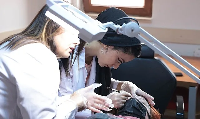 Hobi eğitimlerinin yanı sıra büyük ilgi gören meslek edindirme kurslarının