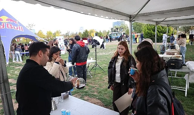 Eğitim alanında gerçekleştirdiği hizmetlerle gençlerin yanında olan Çankaya Belediyesi, yeni