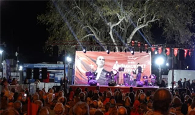 İzmir Büyükşehir Belediyesi’nin Cumhuriyet Bayramı’nın 102’nci yıl kutlamaları kapsamında “Cumhuriyet