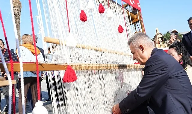 Cumhuriyetimizin 102. kuruluş yıl dönümü coşkusunu kutlamak amacıyla İzmir Valiliği