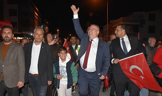 Cumhuriyet’in 102. yılı, Edremit’te büyük bir coşku ve gururla kutlandı.