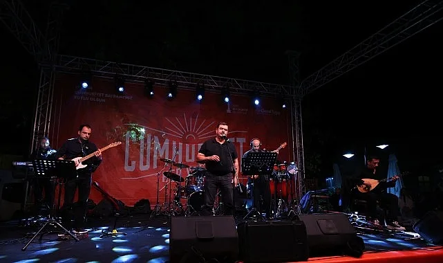 Efes Selçuk, 29 Ekim Cumhuriyet Bayramı’nı büyük bir coşku ve