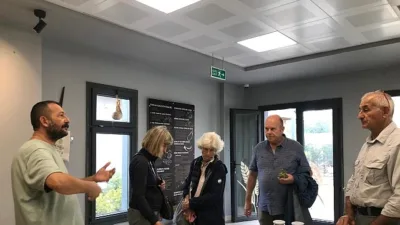 İsviçre’den gelen ziyaretçi grubu Efes Tarlası Yaşam Köyü’nü gezdi.