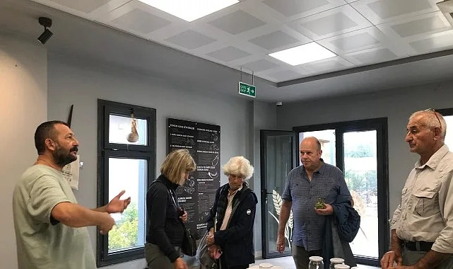 İsviçre’den gelen ziyaretçi grubu Efes Tarlası Yaşam Köyü’nü gezdi.