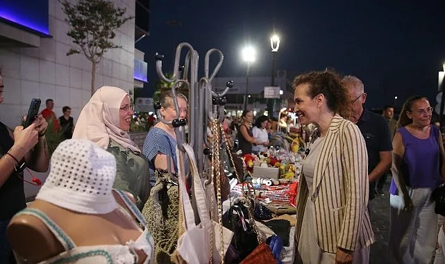Karşıyaka Belediyesi tarafından yaz boyunca her hafta Karşıyaka Çarşısı’nda düzenlenen