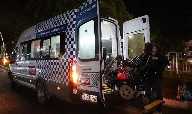 Kocaeli Büyükşehir Belediyesi’nin “Engelsiz Taksi” hizmeti ile yaşar ve şair