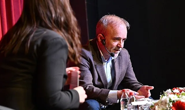 Manisa Büyükşehir Belediyesi tarafından düzenlenen Kent Söyleşileri ve İmza Günü