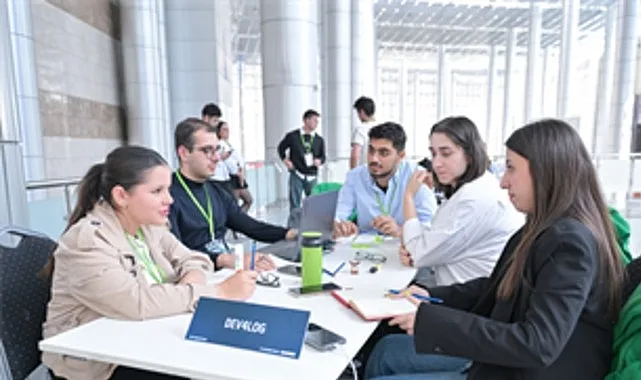 İzmir Büyükşehir Belediyesi ev sahipliğinde Fuar İzmir’de gerçekleştirilen LOGISTECH –