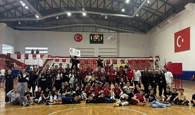 Türkiye Erkekler Voleybol 2.Ligi'nde mücadele eden Gölcük Belediyespor Erkek Voleybol