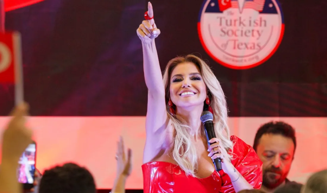 Gülben Ergen, Amerika turnesinin ilk konseri için Dallas sahnesindeydi.