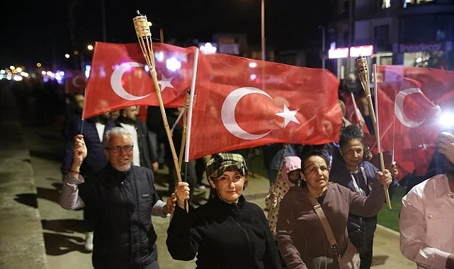 Güzelbahçe’de Cumhuriyet’in 102’inci yılı coşkusu önce kortej sonra konserle yankılandı.