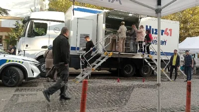 Kocaeli Büyükşehir Belediyesi, Balıkesir’in Sındırgı ilçesinde meydana gelen 6,1 büyüklüğündeki