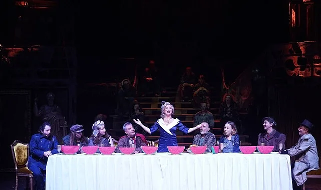 İstanbul Büyükşehir Belediyesi Şehir Tiyatroları, tiyatro sezonunun yeni haftasında 8