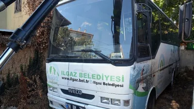 Ilgaz Belediyesine ait ve ekli listede markası, cinsi, plakası ve