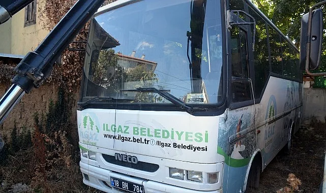 Ilgaz Belediyesine ait ve ekli listede markası, cinsi, plakası ve