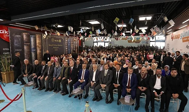 İnegöl Belediyesi’nin bu yıl 9’uncusunu düzenlediği İnegöl Kitap Günleri başladı.