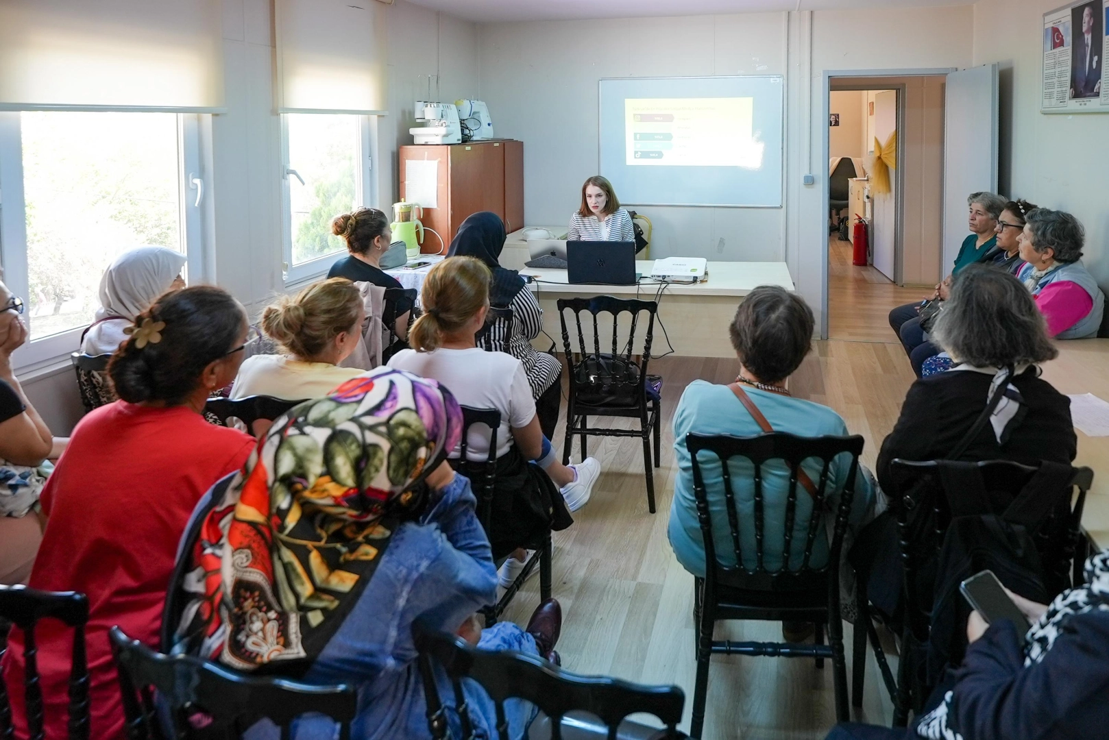 İstanbul Maltepe Belediyesi, kadınların dijital becerilerini güçlendirmeye yönelik çalışmaları sürdürüyor.