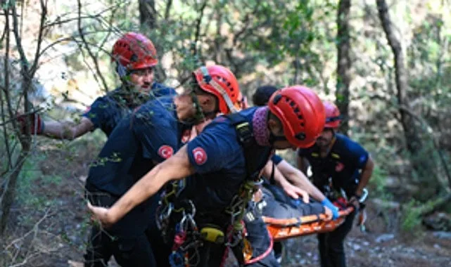 İzmir Büyükşehir Belediyesi İtfaiye Dairesi Başkanlığı ekipleri, Balçova Terapi Ormanları’nın