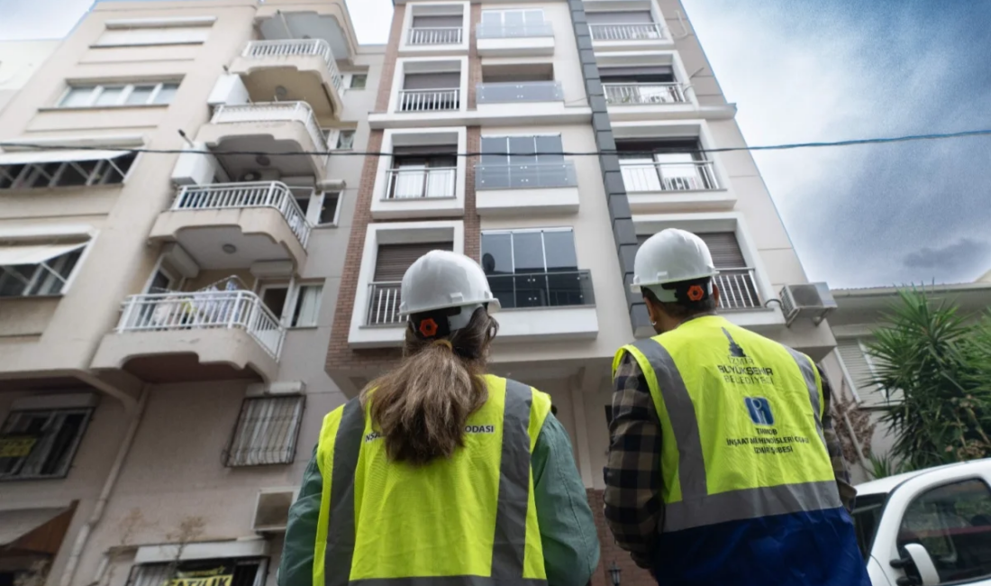 İzmir Büyükşehir Belediyesi öncülüğünde riskli yapı olduğu düşünülen ya da