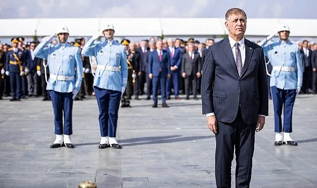 İzmir Büyükşehir Belediye Başkanı Dr. Cemil Tugay, 29 Ekim Cumhuriyet