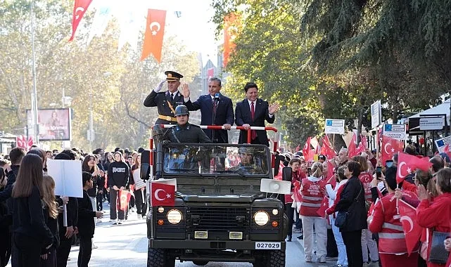 29 Ekim Cumhuriyet Bayramı kutlamaları Kadıköy’de devam ediyor. Saat 19.00’da