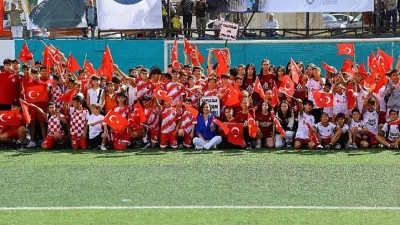 Karabağlar Belediyesi, ilçede sporun gelişimine katkı sağlamak amacıyla 35 amatör