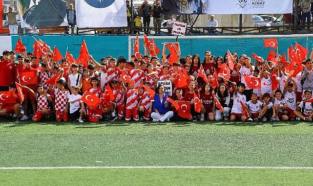 Karabağlar Belediyesi, ilçede sporun gelişimine katkı sağlamak amacıyla 35 amatör