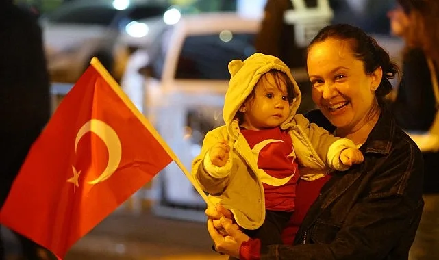 Karabağlar Belediyesi, 29 Ekim Cumhuriyet Bayramı’nın 102. yılı dolayısıyla Karabağlar