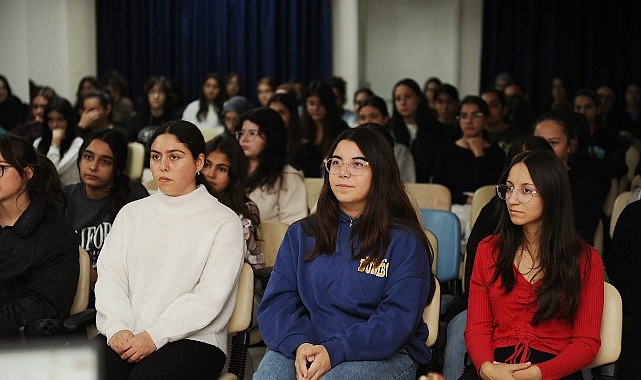 Karşıyaka Belediyesi, Dünya Kız Çocukları Günü kapsamında, KARGEM’de kız öğrencilere