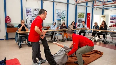 Karşıyaka Belediyesi, ‘Karşıyaka Afet Gönüllüleri’ projesinde ikinci dönem kayıtlarını başlattı.