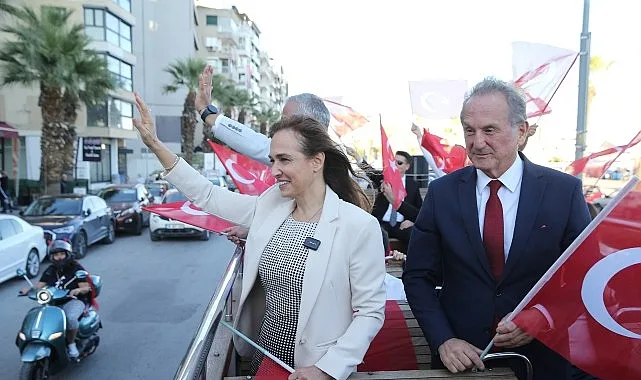 Türkiye Cumhuriyeti’nin kuruluşunun 102’nci yıl dönümü, Karşıyaka’da muhteşem bir coşkuyla