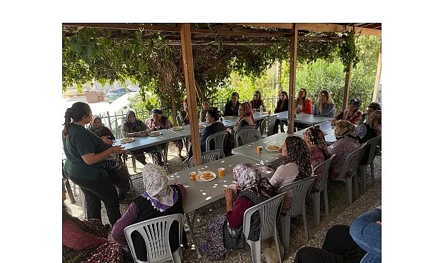 Karşıyaka Belediyesi,  “Kadın Gücü Mahallede ” projesi ile kadın dayanışmasını büyütmeye devam ediyor.