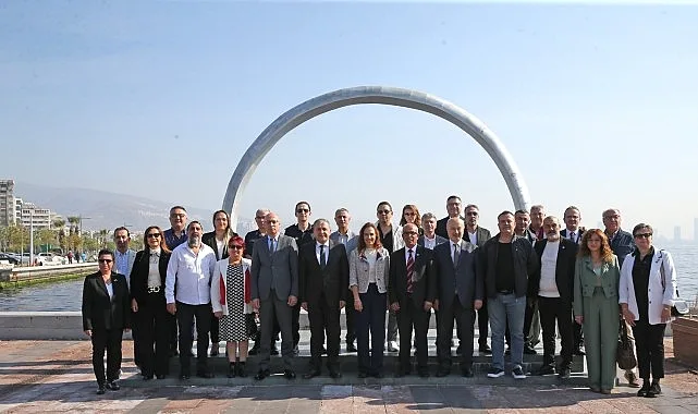 Karşıyaka Belediye Başkanı Yıldız Ünsal, 19 Ekim Muhtarlar Günü dolayısıyla