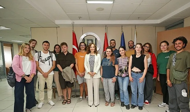 Karşıyaka Belediyesi ve Pi Gençlik Derneği, Türk ve yabancı gençler