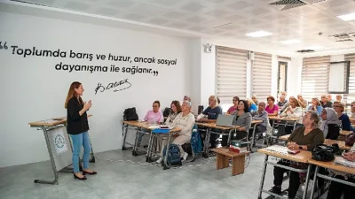 İlçedeki 60 yaş ve üstü vatandaşlara hizmet veren Karşıyaka Belediyesi