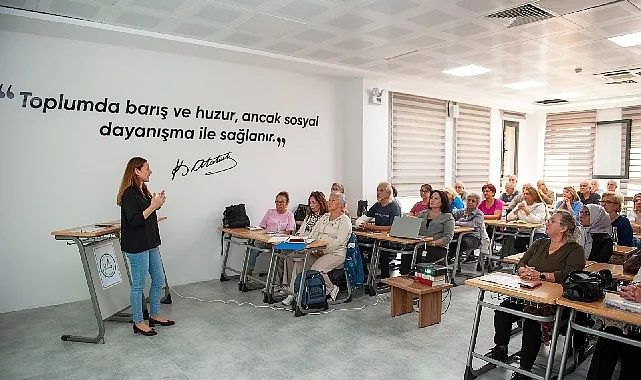 İlçedeki 60 yaş ve üstü vatandaşlara hizmet veren Karşıyaka Belediyesi
