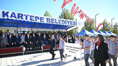 Kartepe’de 29 Ekim Cumhuriyet Bayramı kutlamaları, Kartepe Kartepe Meydanı’nda coşkuyla