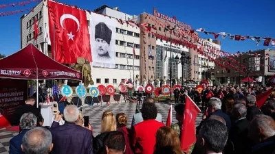 Cumhuriyet’in kuruluşunun 102’nci yıl dönümü dolayısıyla Keçiören’de düzenlenen kutlama programı,