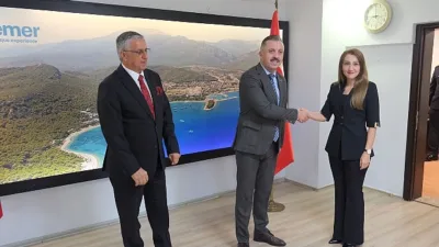 Cumhuriyet'in kuruluşunun 102. yıl dönümü dolayısıyla Kemer'de kutlama programı düzenlendi.