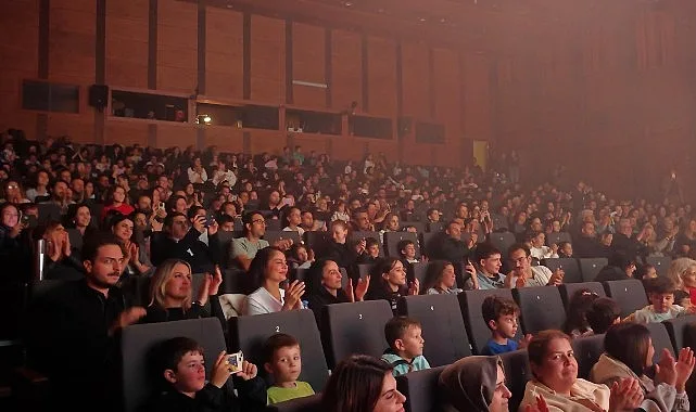 Kocaeli Büyükşehir Belediyesi Şehir Tiyatroları, yeni sezon perdesini çocuklara ve