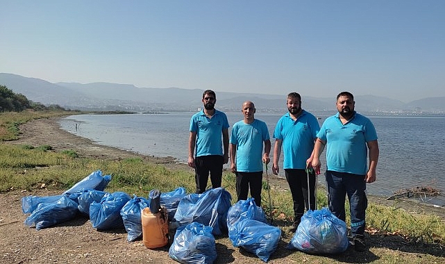 Kocaeli Büyükşehir Belediyesi’ne bağlı Mavi Takım ekipleri, sahil şeritlerinde düzenli
