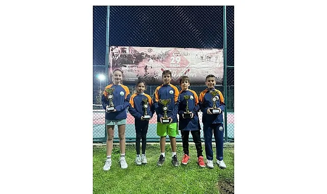 Osmangazi Belediyespor Tenis Takımı sporcuları, 29 Ekim Cumhuriyet Kupası Turnuvası’nda