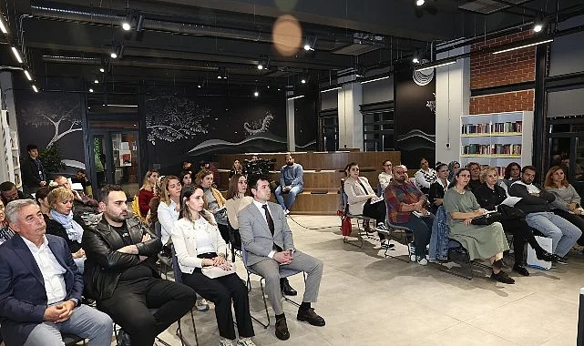 Nilüfer Belediyesi’nin düzenlediği Koza Buluşmaları'nın konuğu olan ödüllü yazar Sibel