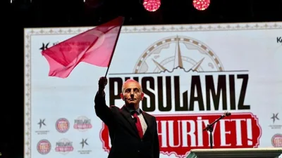 Küçükçekmece’de 29 Ekim Cumhuriyet Bayramı coşkuyla kutlandı. Küçükçekmece Belediyesi’nin düzenlediği kutlama