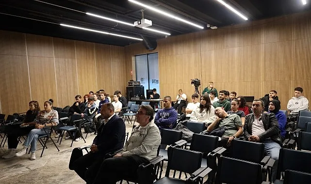 Uluslararası 15. Kocaeli Kitap Fuarı, Kongre Merkezi’nde misafirlerini ağırlamayı sürdürüyor.